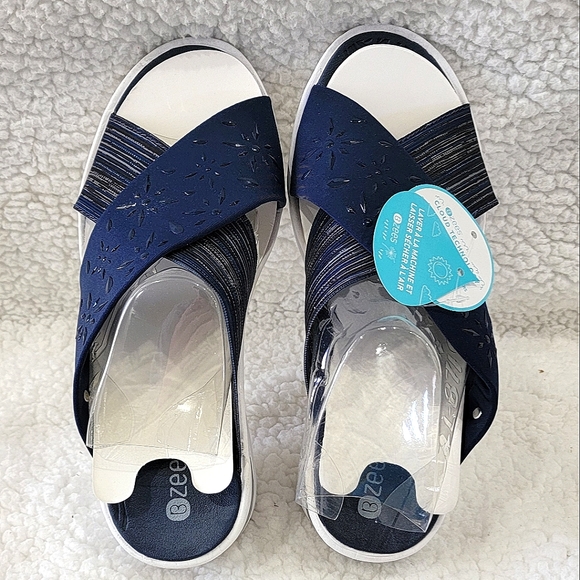 BZees Diamond X Navy stripe sandals Brand New in box 10 Wide - Picture 2 of 9